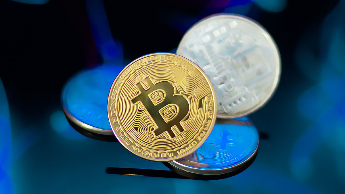 Bitcoin Faces Uncertain Path: Experts Weigh In on Market Trends
